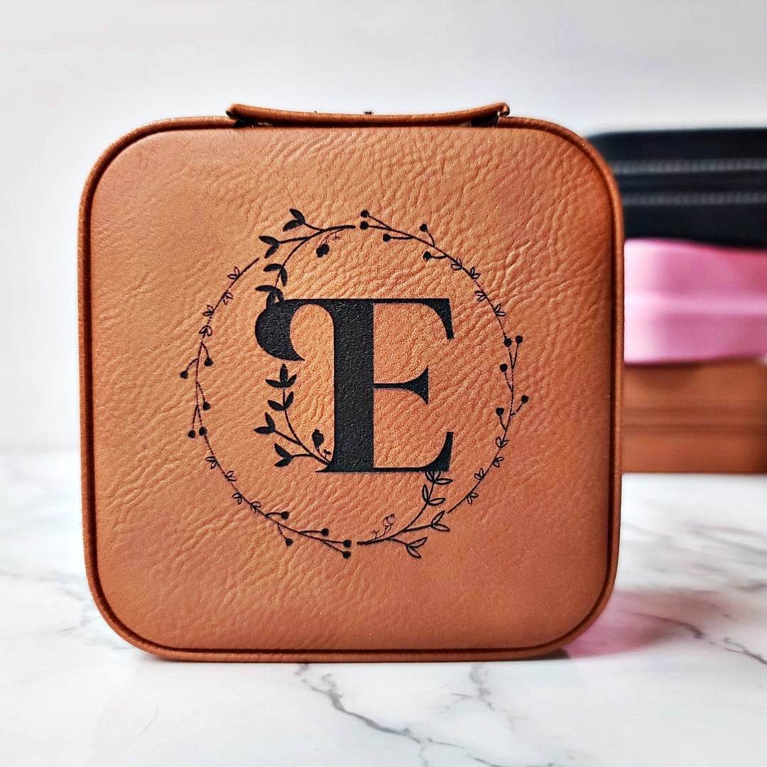 Monogrammed Initial in Floral Circle | Travel Jewelry Box - ILYB Designs
