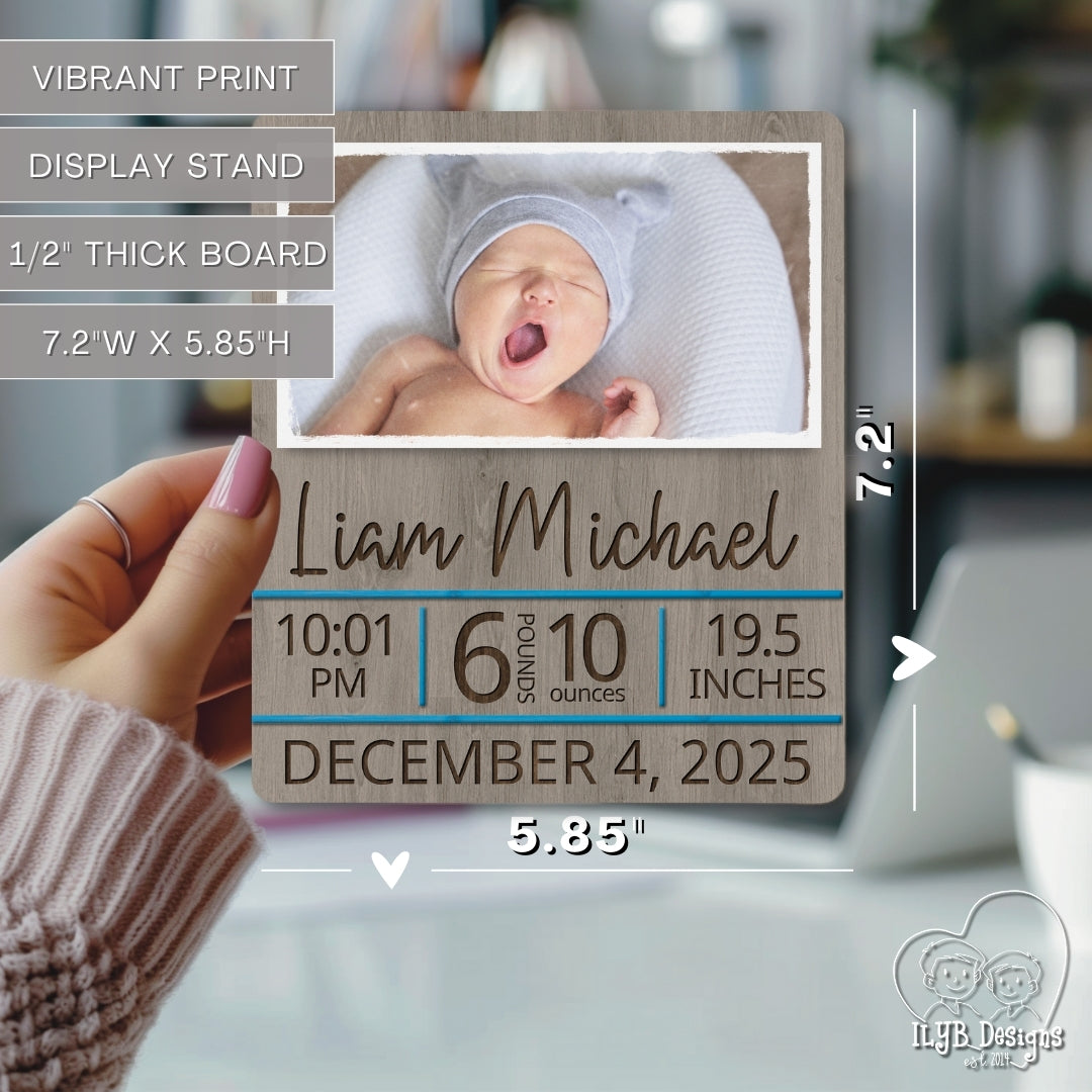 Wooden plaque with baby photo and birth details held by a hand, with product specifications overlayed.